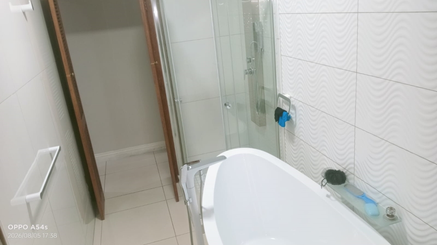 To Let 4 Bedroom Property for Rent in Fleurdal Free State